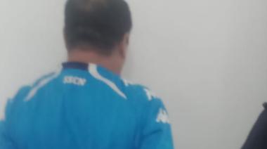 Atacó a trompadas a su ex y la quemó con un horno delante de su hija