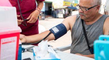 Puestos de hidratación en Lanús