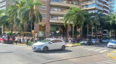 Postales de la crisis: Impactante fila de personas que buscan trabajo