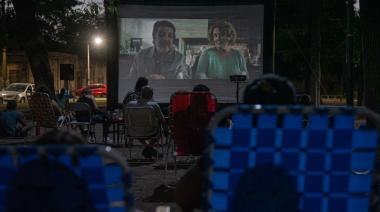 Cientos de vecinos disfrutaron de una nueva jornada de "Cine de Verano"
