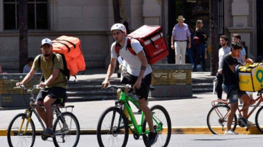 Un repartidor de apps debe hacer 454 viajes mensuales para cubrir una canasta básica