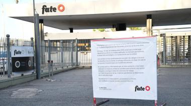 Impacto por los despidos en Fate y reclamo del SUTNA en la puerta de la fábrica