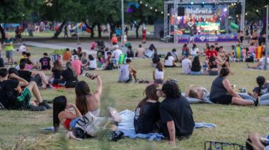 Fin de semana largo con música, gastronomía y cine gratis en el Parque Central Las Colonias