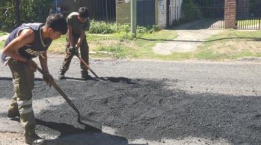 Trabajos de bacheo en la calle Juan de Garay