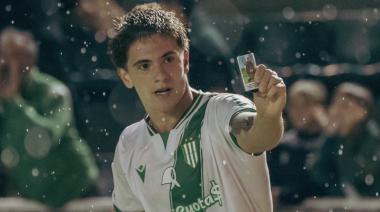 Con uno menos, Banfield aguantó y se llevó tres puntos de oro