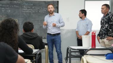 Otermín recorrió la renovada Escuela Secundaria N°47