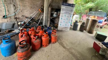 Allanaron un depósito clandestino de garrafas