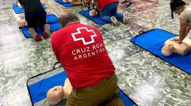 La Cruz Roja enseña RCP en las calles de Lomas
