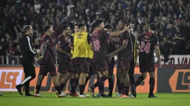 Con polémica, y sobre el final, Lanús se quedó con el clásico del sur