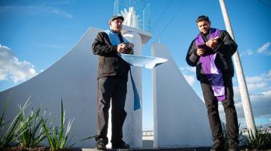 Lugones entronizó la imagen de la Virgen en el viaducto Papa Francisco