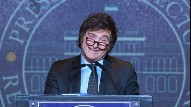 Volver a los 90: Milei apura la ola privatista en busca de dólares frescos