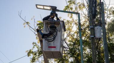 Avanza el cambio de luminarias en diferentes barrios del distrito