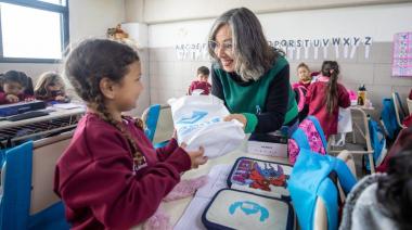 Entregan nuevas tablets a los estudiantes de primer grado de la EMPN N°1 “Manuel Láinez”