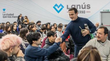 Julián Álvarez lanzó el programa “Futuro Memoria” junto a 230 jóvenes de escuelas secundarias