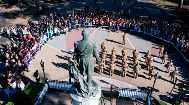 Emotiva celebración del "Día Del Himno Nacional" en en la Plaza Brown de Adrogué