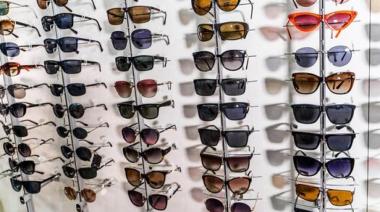 Lanzan un acuerdo de precios con ópticas con descuentos del 30% para adultos mayores