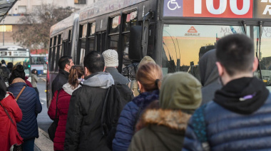 Viajar “peor y más caro”, la extraña fórmula libertaria para el transporte del AMBA