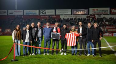El Municipio inauguró el nuevo sistema lumínico del estadio de Talleres