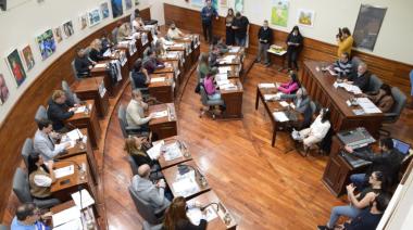 Aprueban la adhesión a la Ley de Buen Trato y respaldan un proyecto para el desendeudamiento familiar