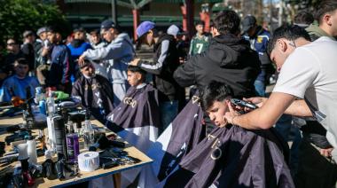 El Municipio acompañó una multitudinaria jornada solidaria de barberos