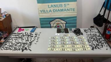 Detuvieron a dos mujeres dealers: secuestraron drogas y miles de dólares