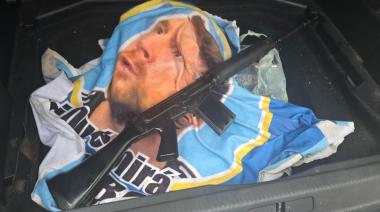Secuestraron un auto robado con un fusil FAL y detuvieron a una mujer: buscan a su primo prófugo