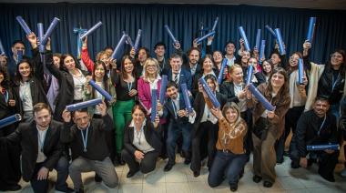 El Municipio acompañó en su colación a 45 nuevos graduados de la UNAB