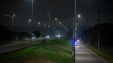 Almirante Brown avanza con la instalación de luces LED en las colectoras de Ruta 4