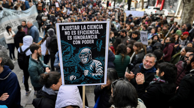 Con despidos y ajuste, Milei pone bajo fuego al complejo científico-tecnológico