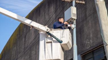 Continúa la instalación de nuevas cámaras de videovigilancia en Lanús este