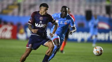 ¿Cómo le fue a Lanús contra equipos peruanos?