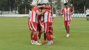 Talleres goleó a Argentino de Quilmes y quedó puntero