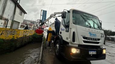 Almirante Brown profundiza los operativos de limpieza de arroyos y desagües