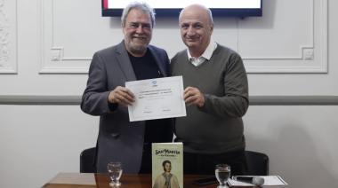 Daniel Miguez presentó su libro en el HCD Lanús tras ser declarado Vecino Destacado