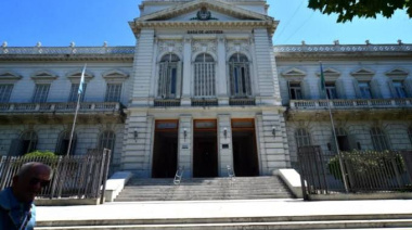 El cristinismo quiere incluir las vacantes de la Corte en la discusión por la reforma política