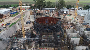 Nuevo ataque al sector nuclear: reducen el salario de integrantes del proyecto CAREM