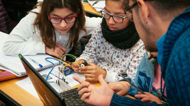 La Inteligencia Artificial no redujo la carga laboral fuera de horario de los docentes