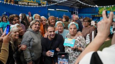 Julián Álvarez acompañó a cientos de jubilados en la peña “Los grandes de nuestra patria”