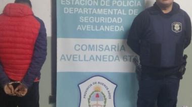 Avellaneda: lo vieron agredir a un hombre, huyó y se metió en una casa
