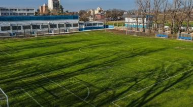 El municipio construyó un nuevo campo de deportes en la escuela Kennedy