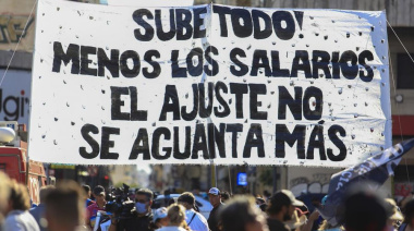 El Gobierno dice que en 2027 los salarios le ganarán a la inflación pero prepara un nuevo techo