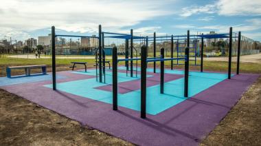 Inauguran el nuevo centro de calistenia del Parque Central Las Colonias