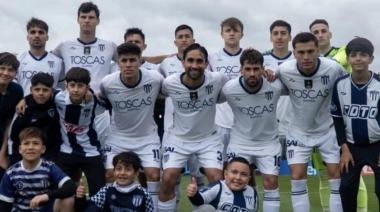 Tristán Suárez empató pero sigue como único líder