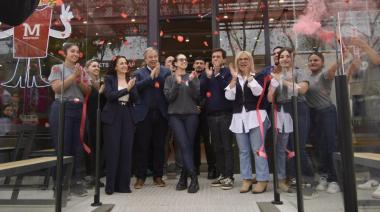 Cascallares, Fabiani y Eichel participaron de la inauguración del nuevo local de "Mostaza"