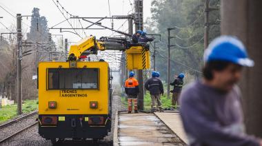 Instalan las columnas para electrificar la nueva Estación de Trenes de la UNAB