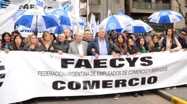 Empleados de Comercio acordaron un aumento del 5,7 por ciento y un bono de 50 mil pesos
