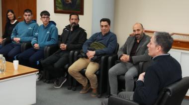Gray recibió a estudiantes que participaron de la OMA