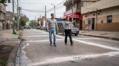 Julián Álvarez recorrió las obras en el barrio Villa Constitución de Valentín Alsina