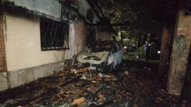 Tras el incendio de una casa, encontraron muerto al dueño: tenía una herida de bala