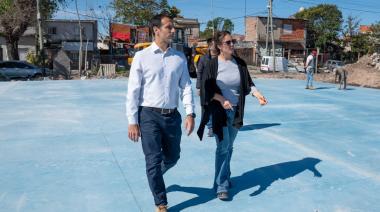 Julián Álvarez recorrió los avances de la obra del nuevo polideportivo en el barrio La Maquinita